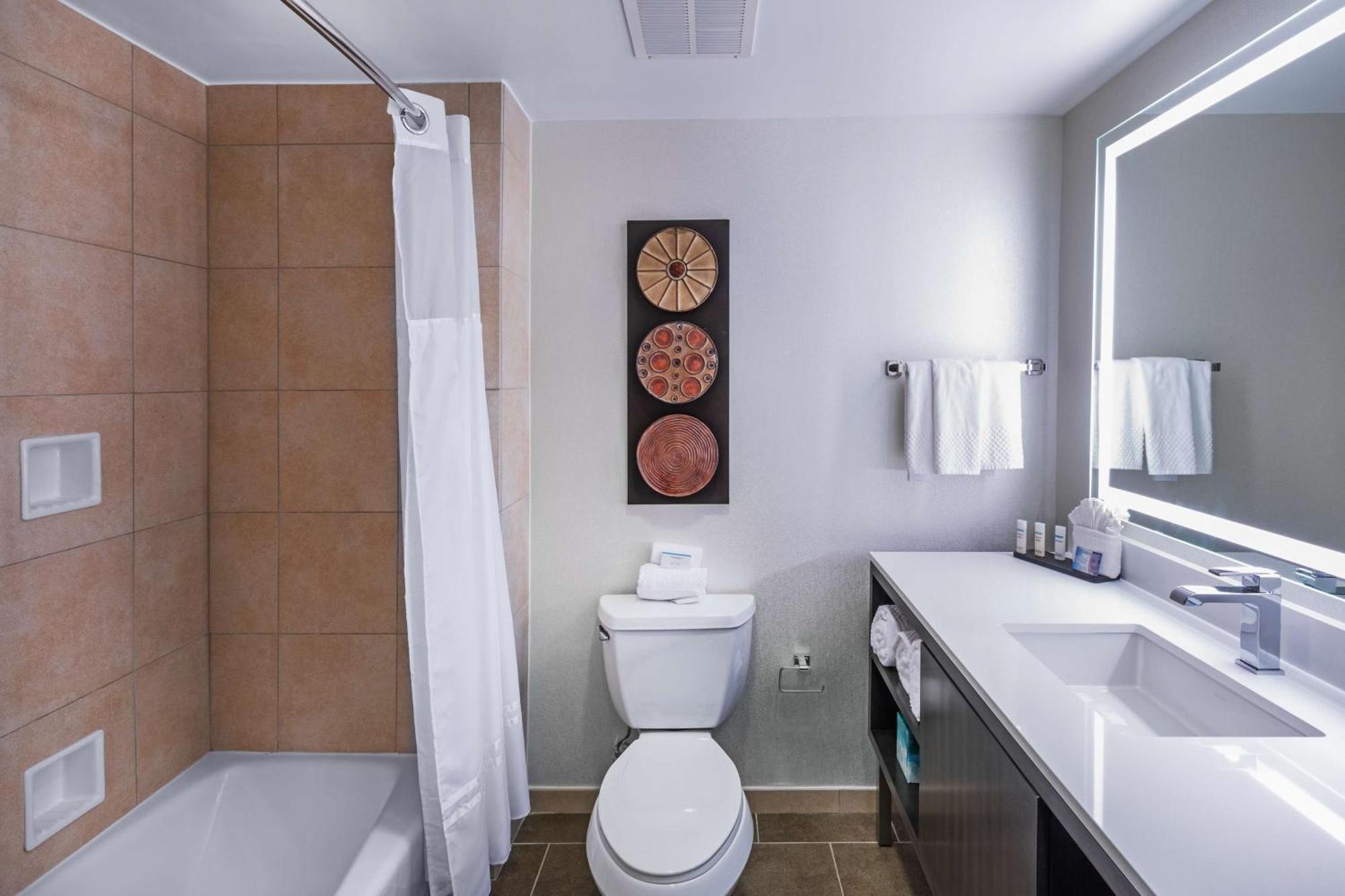 King Suite with Accessible Tub - Mobility and Hearing Access/Non-Smoking,1498603252:JPEG